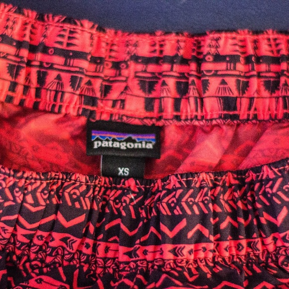 Patagonia barely baggy patterned shorts - Picture 3 of 5